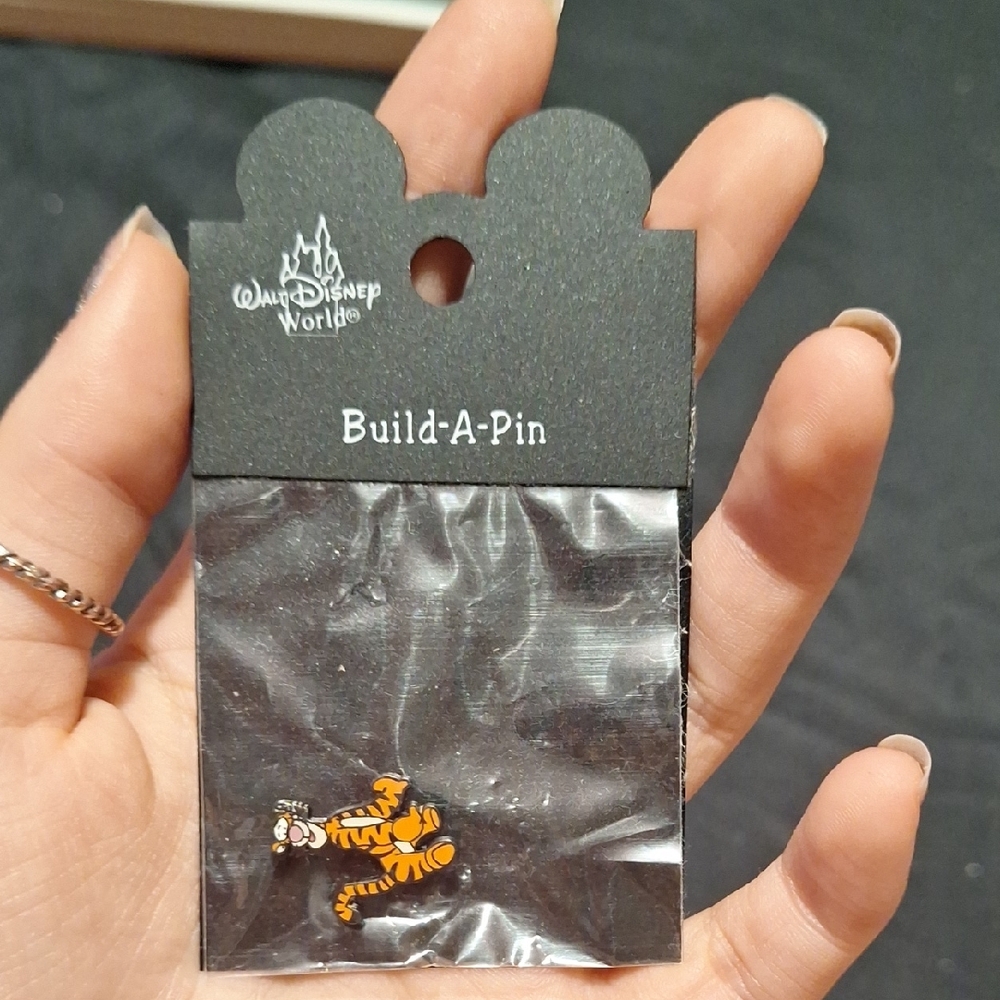 Disney Tigger Build-A-Pin